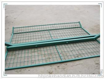 廠家直銷現(xiàn)貨供應(yīng)框架護欄網(wǎng) 鋼板網(wǎng)護欄網(wǎng) 價格低圖片_高清圖_細節(jié)圖-安平縣金科寶典絲網(wǎng) -